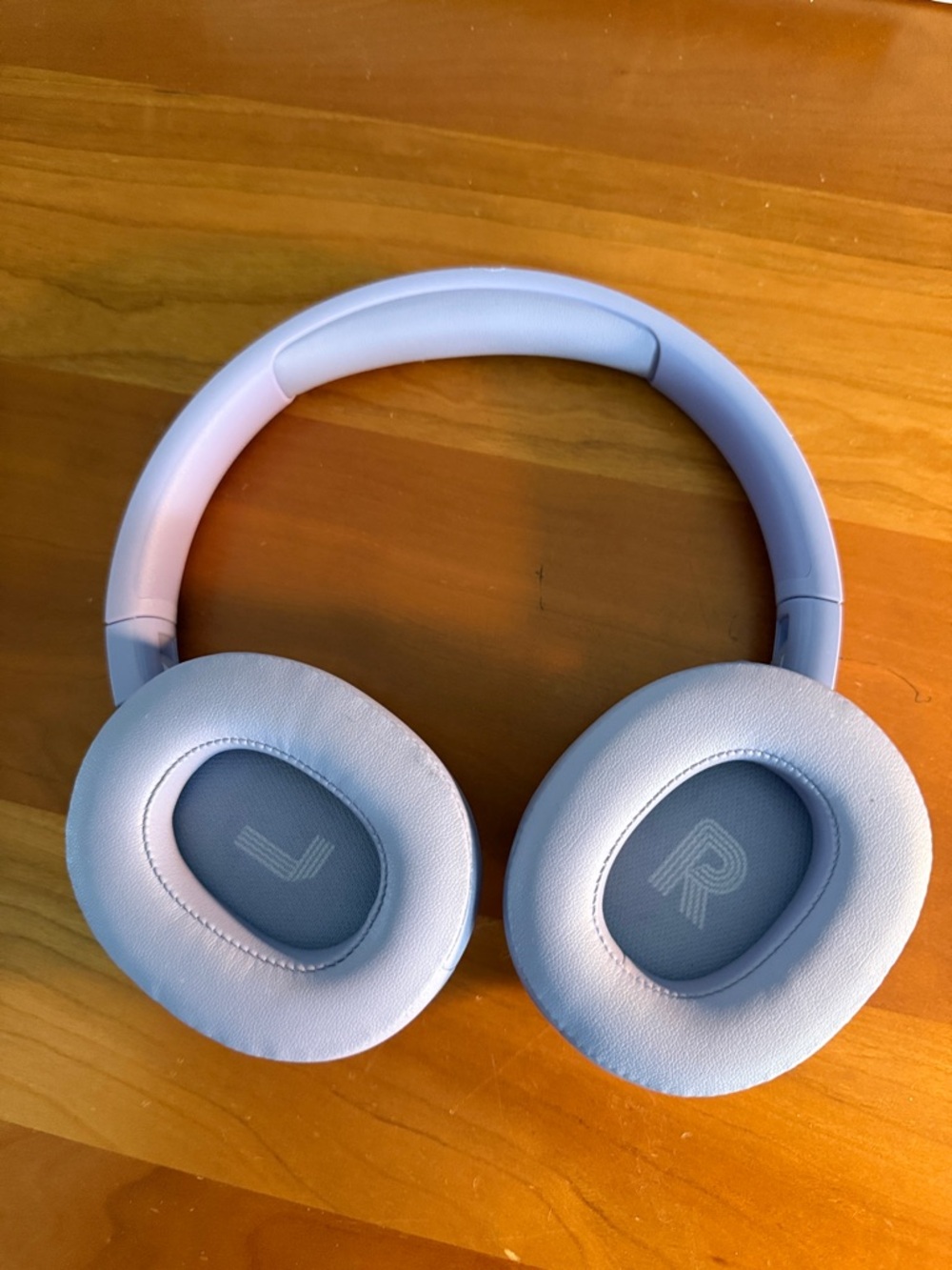 JBL Light Lavender Over-Ear Wireless Headphones - Picture 2 of 6